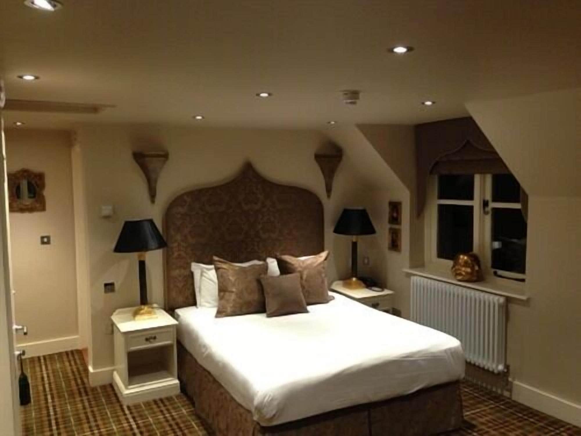 The White Hart Hotel Great Yeldham Exterior photo